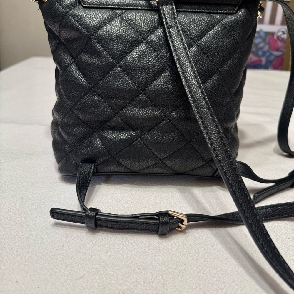 Hard 2 Find Black Leather Gillian Flap Guess Quilted Backpack Urban Spirit GG - Picture 4 of 16